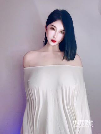 CC白妖妖定制舌头舞，大胆表演如何吸引千万粉丝？