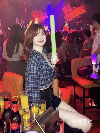 草莓粥粥B站舰长内部图集曝光，百万粉丝UP主的私密COS大作分享