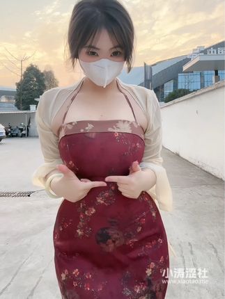 微密圈可爱的肉巴黑丝新作，微胖女神的独特魅力展现