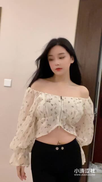 抖音超高颜值网红“奶雯”，波霸波涛胸涌微密圈